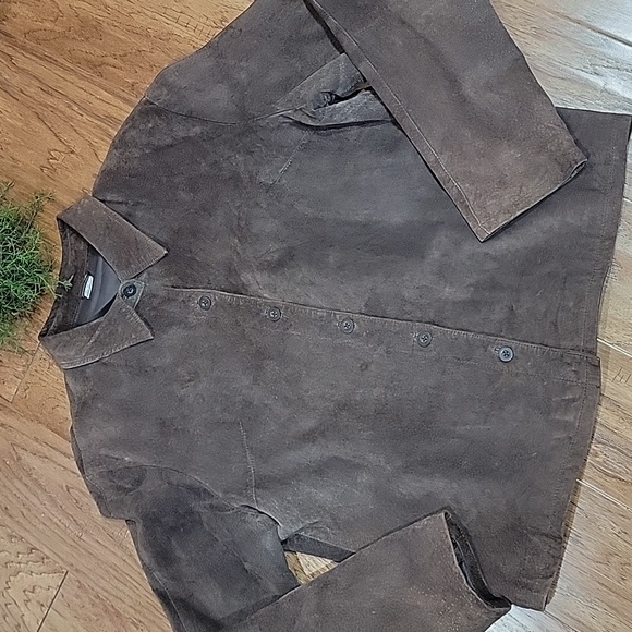 BOGO!!  Classic Brown Suede Shacket - Picture 8 of 15